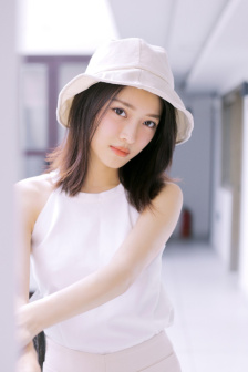 逆光飞翔